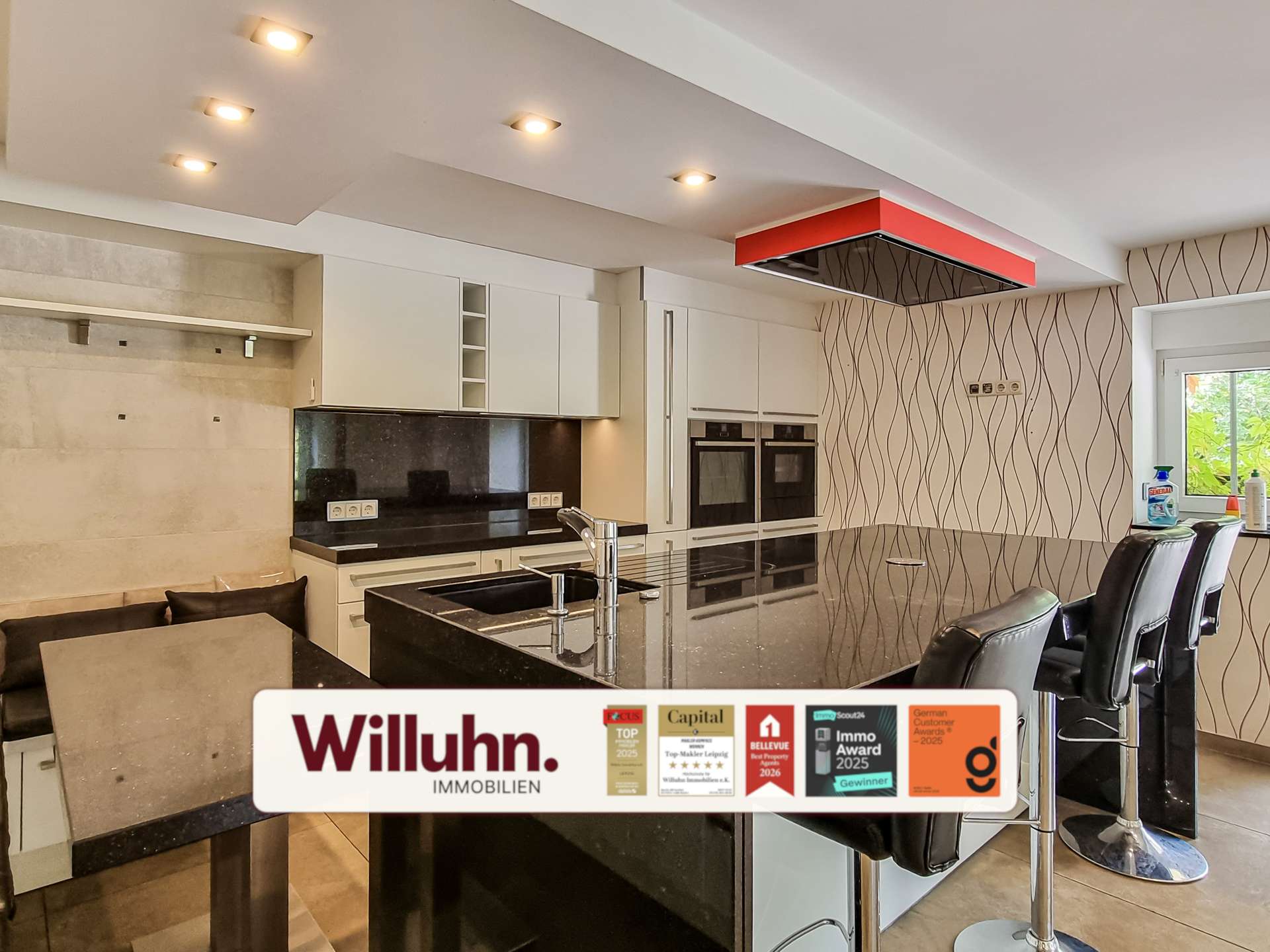 Küche mit Einbauküche 