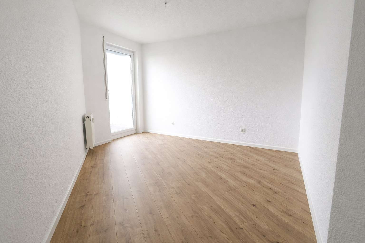 Zimmer mit Balkonzugang 