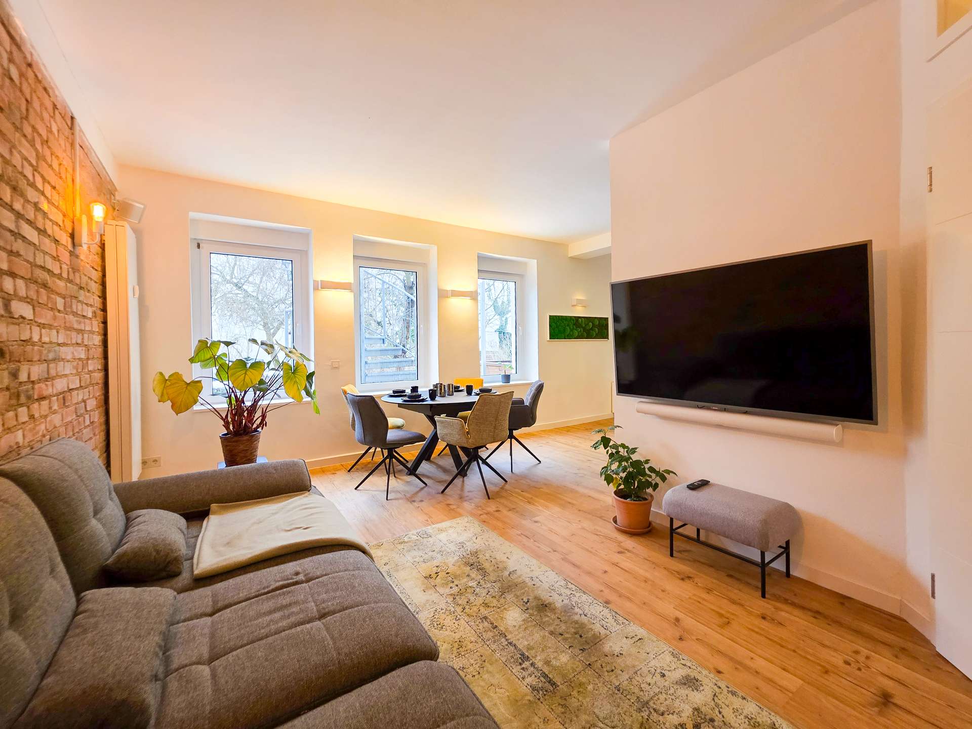 Blick aus dem Wohnbereich