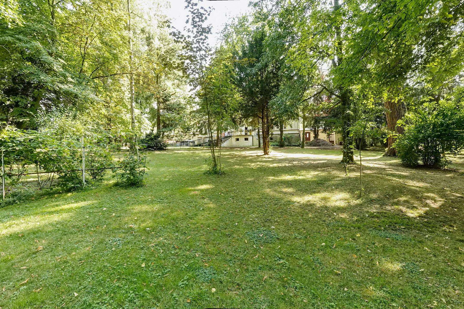 Weitläufiges Grundstück