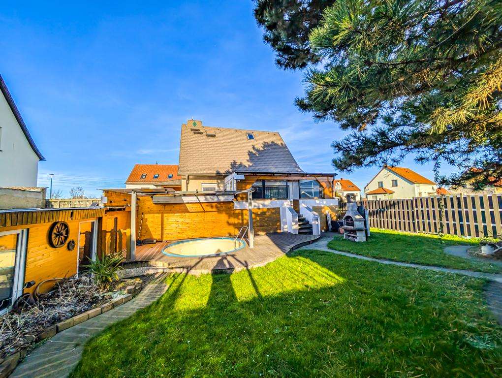 Garten hinter dem Haus