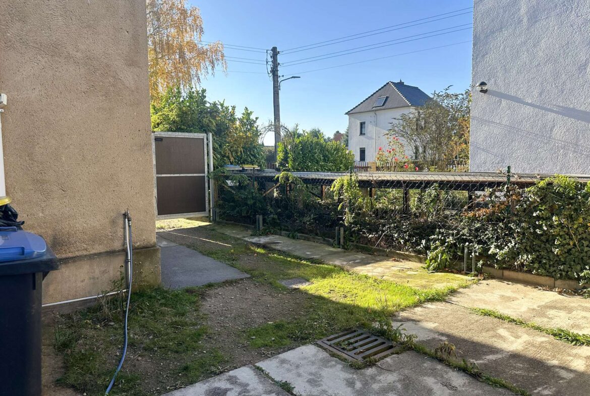 Einfahrt zum Grundstück