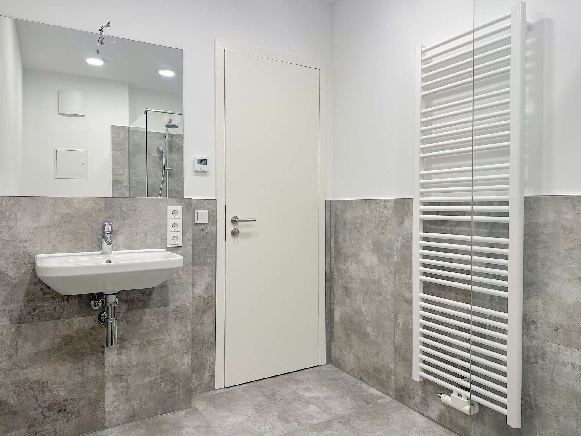 Geräumiges Badezimmer