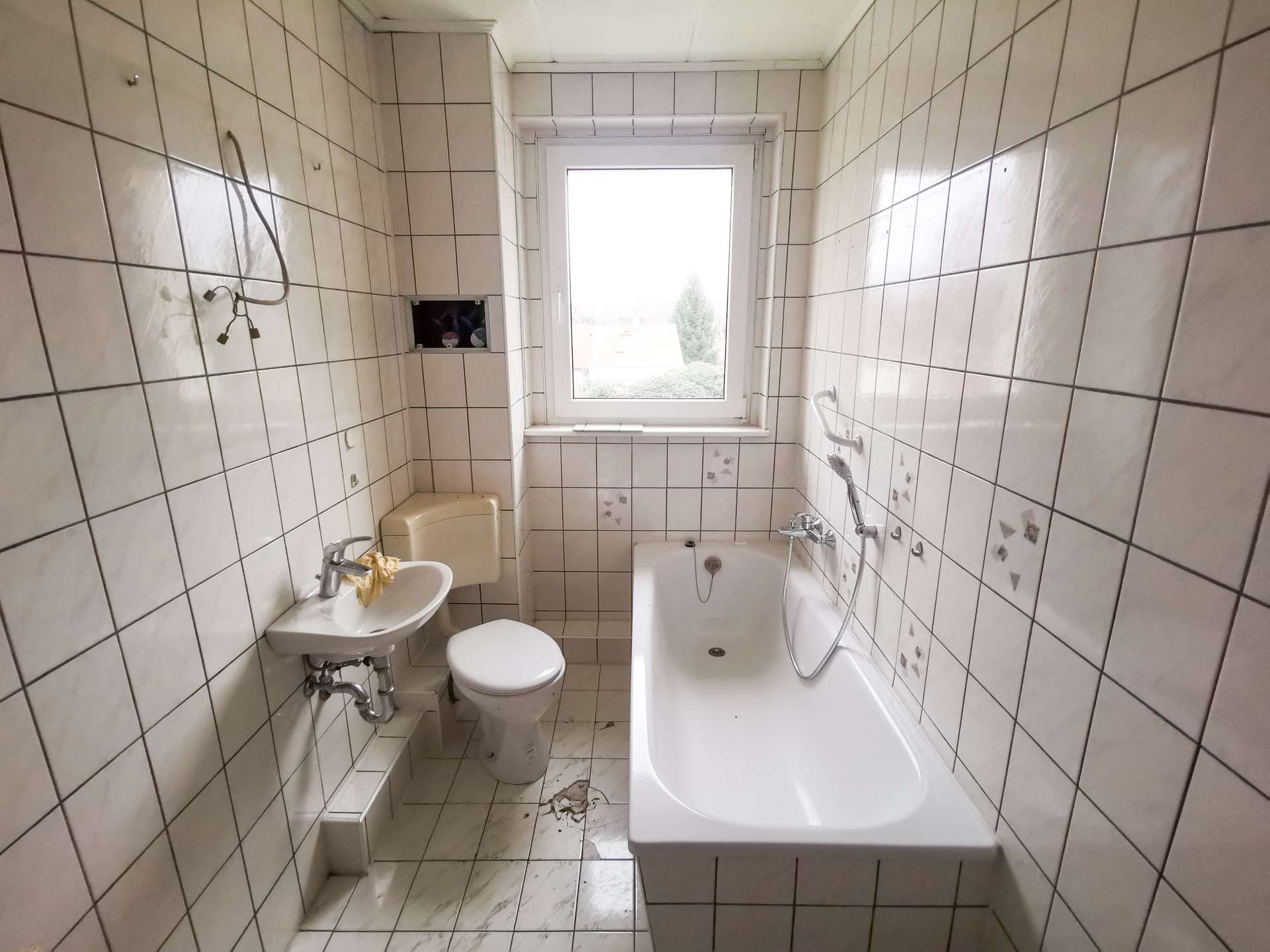 Tageslichtbad mit Badewanne