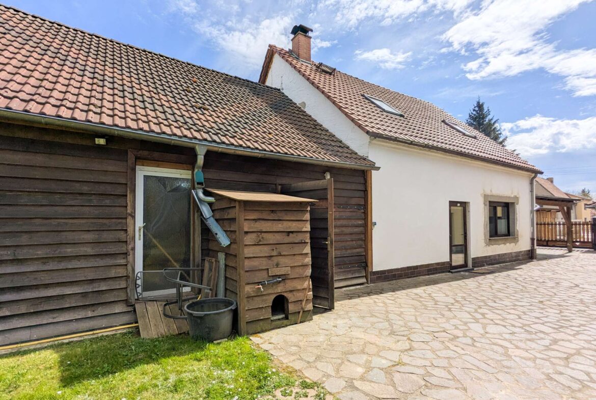 Links Werkstatt, rechts EFH