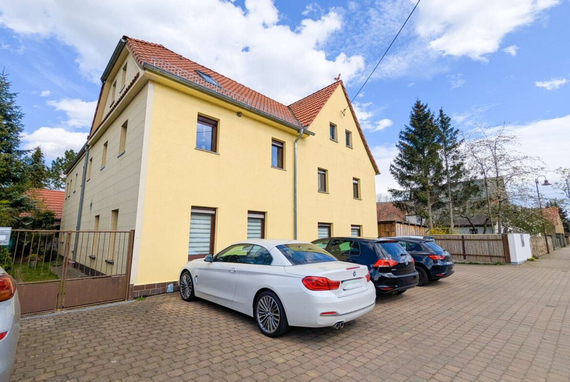 Stellplätze vor dem Haus