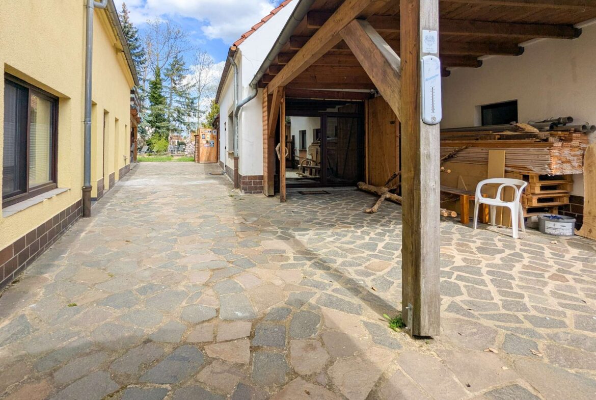 Rechts EFH, links MFH