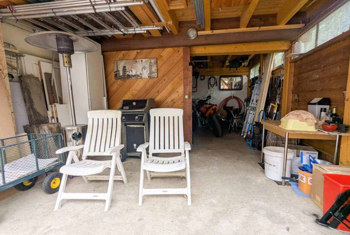 MFH Unterstand mit Garage