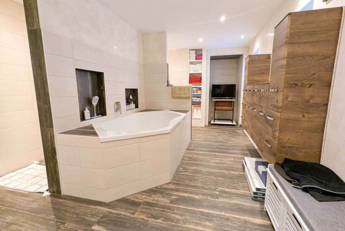 EFH EG Bad Badewanne