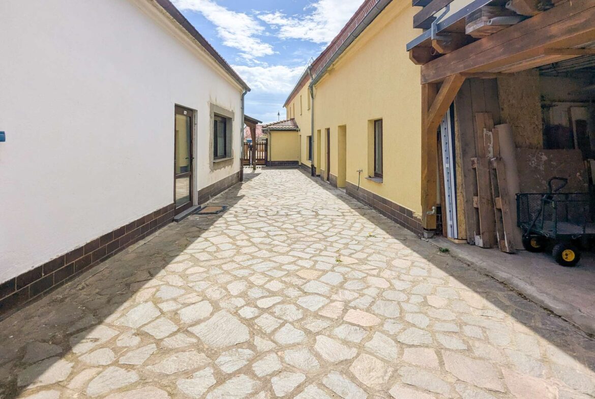 Links EFH, rechts MFH