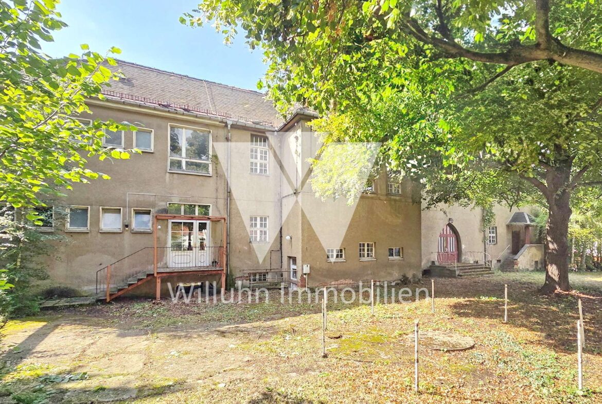 großer Gebäudekomplex