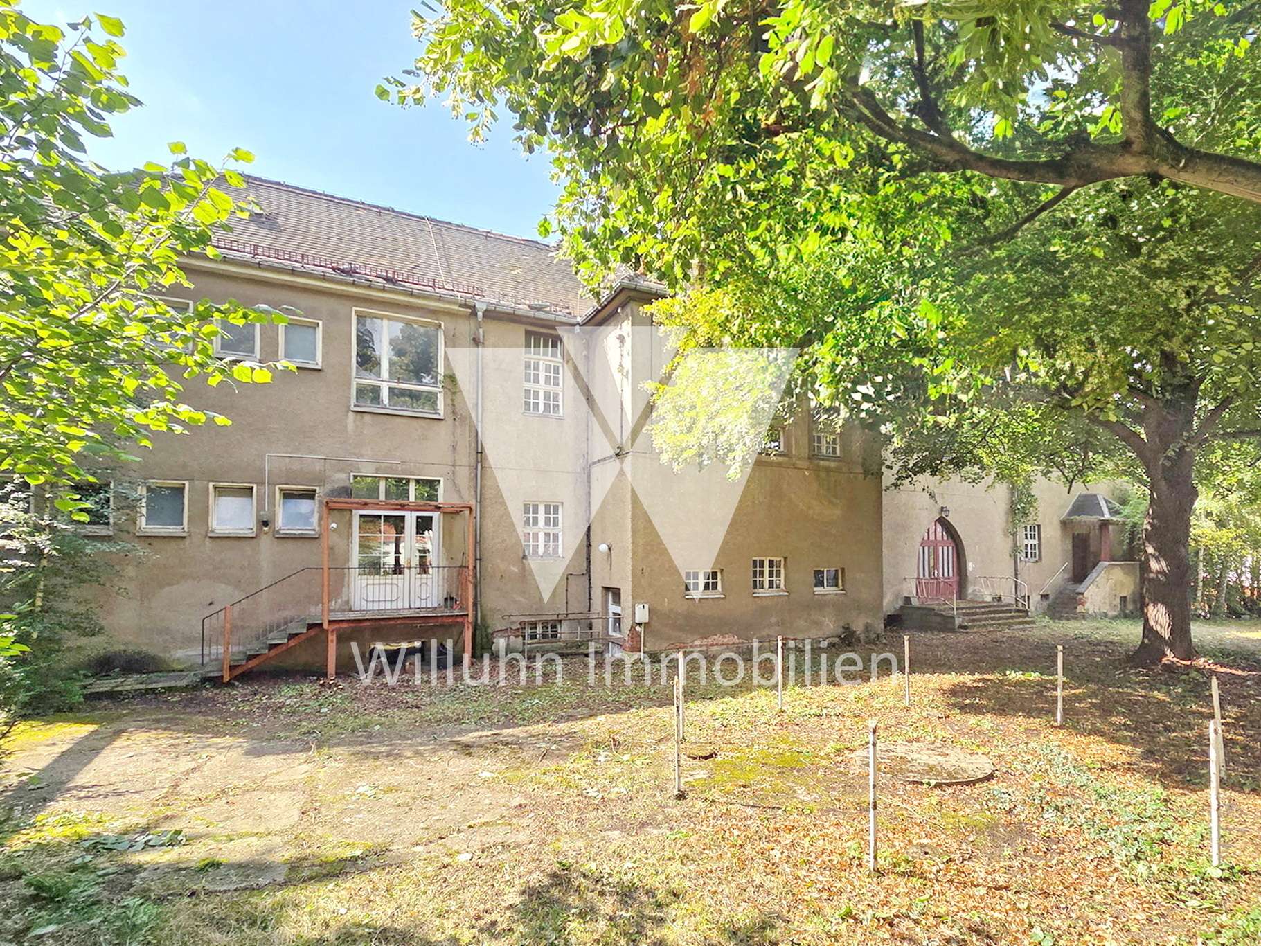 großer Gebäudekomplex