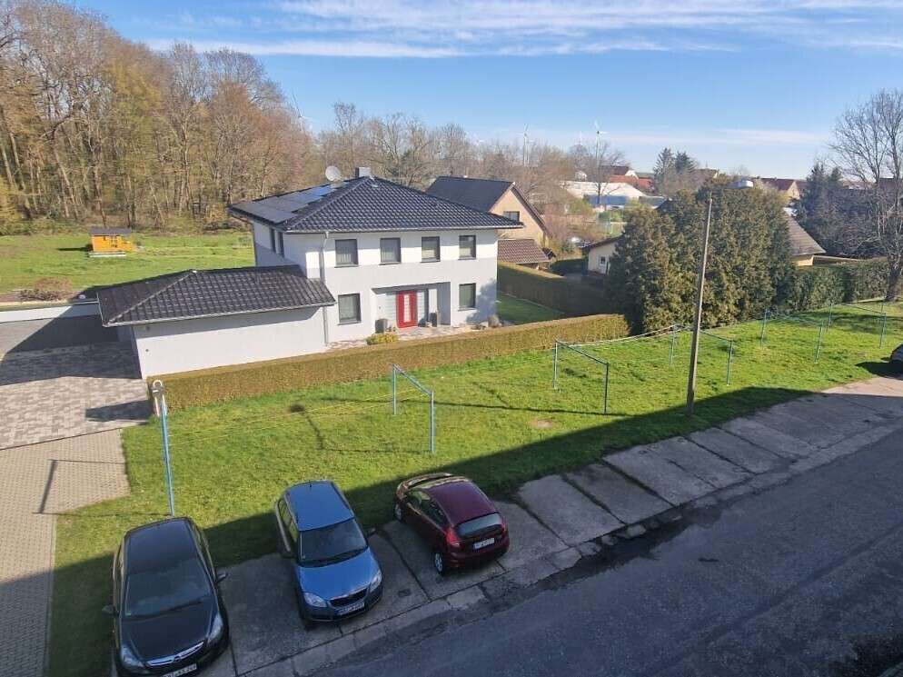 Parkplätze vor dem Haus