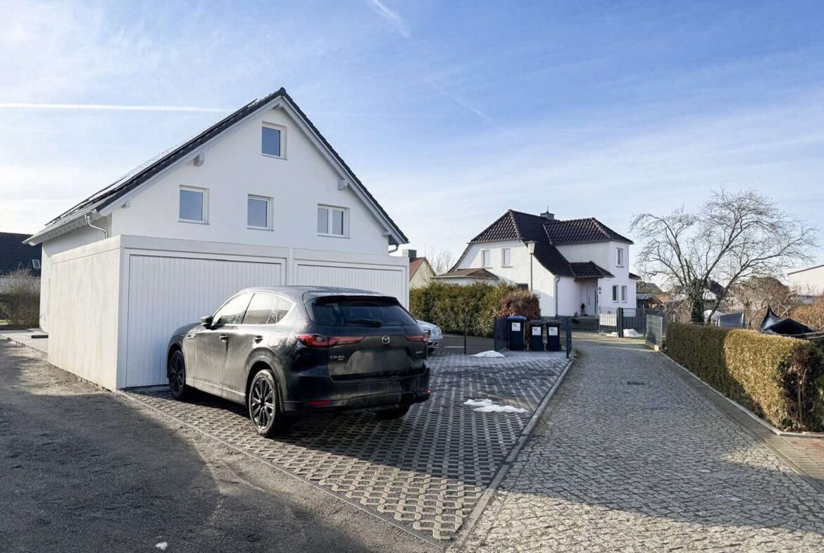 Garage und Stellplatz 