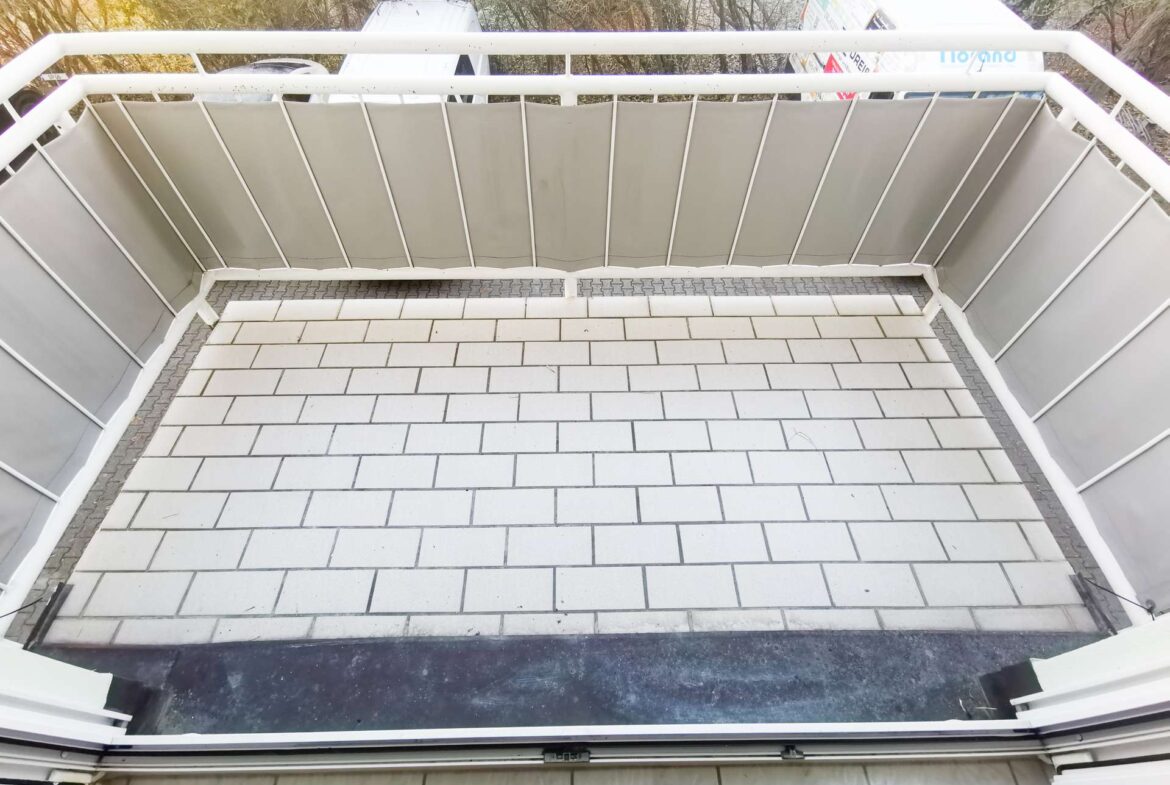 Großzüger Balkon