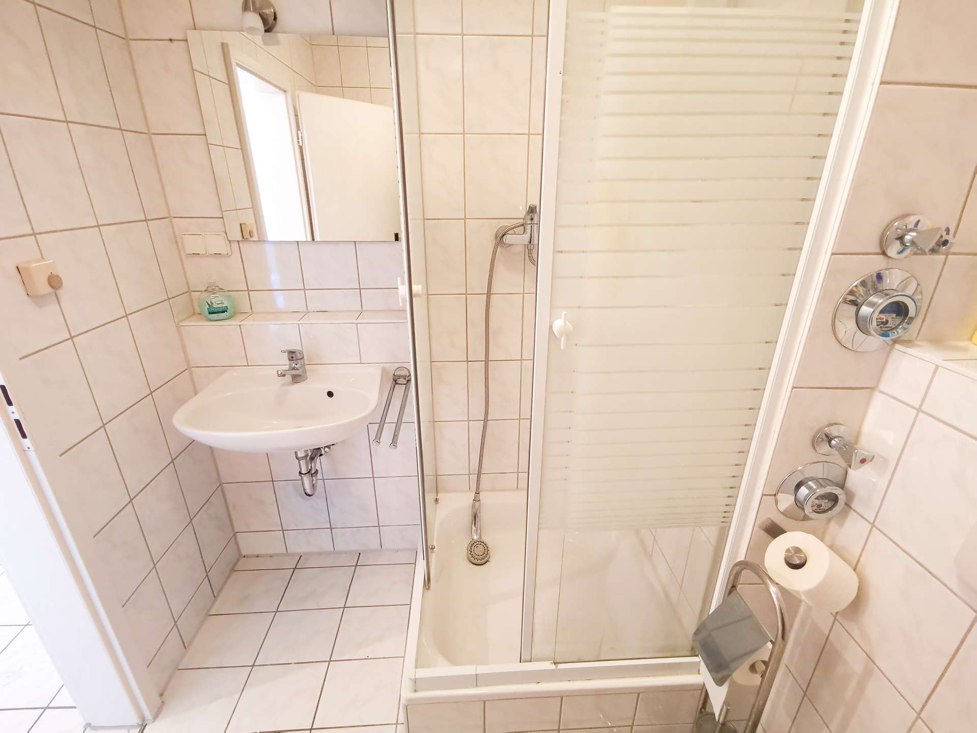 Bad mit Dusche und WMA