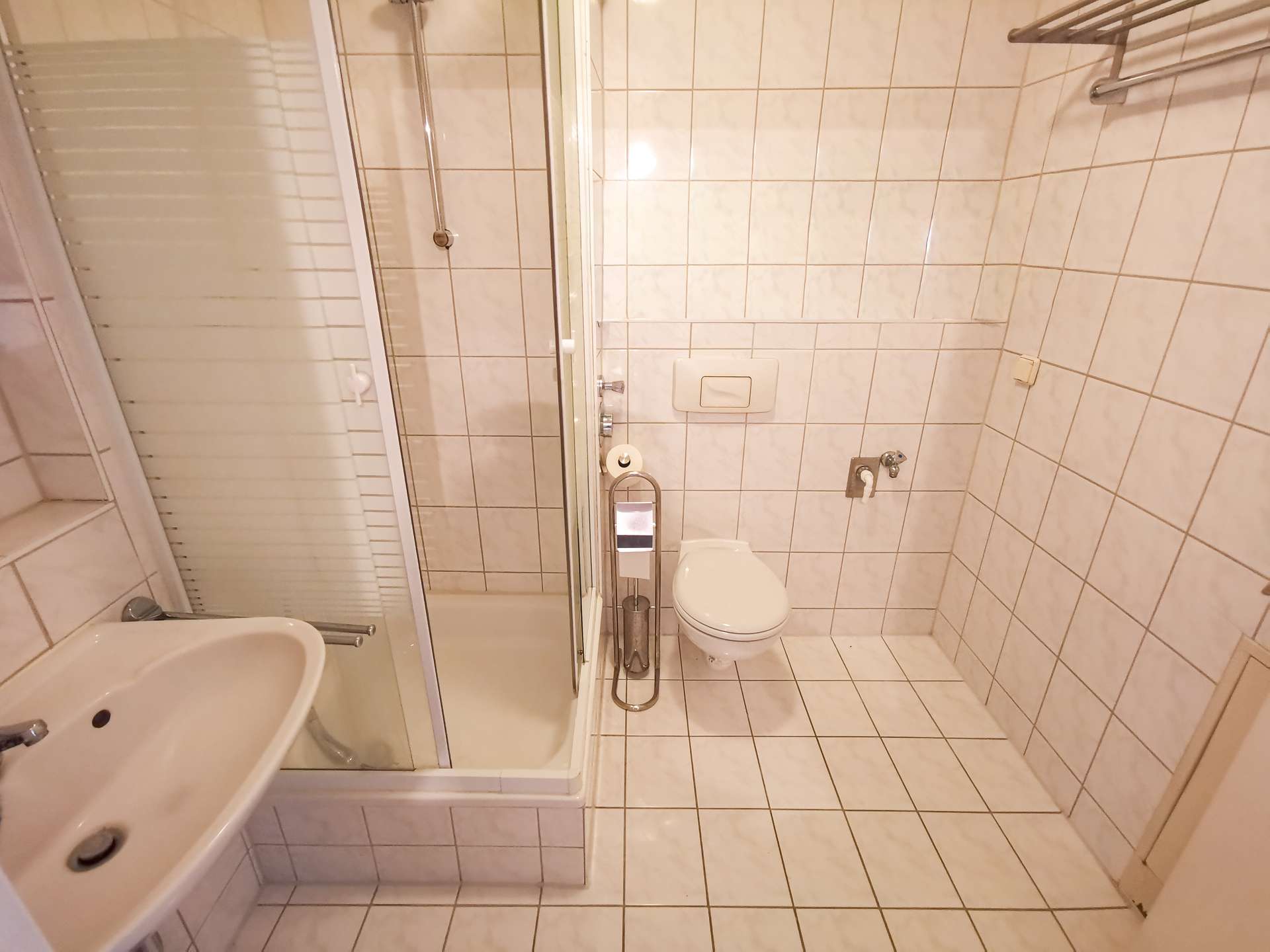 Bad mit Dusche und WMA