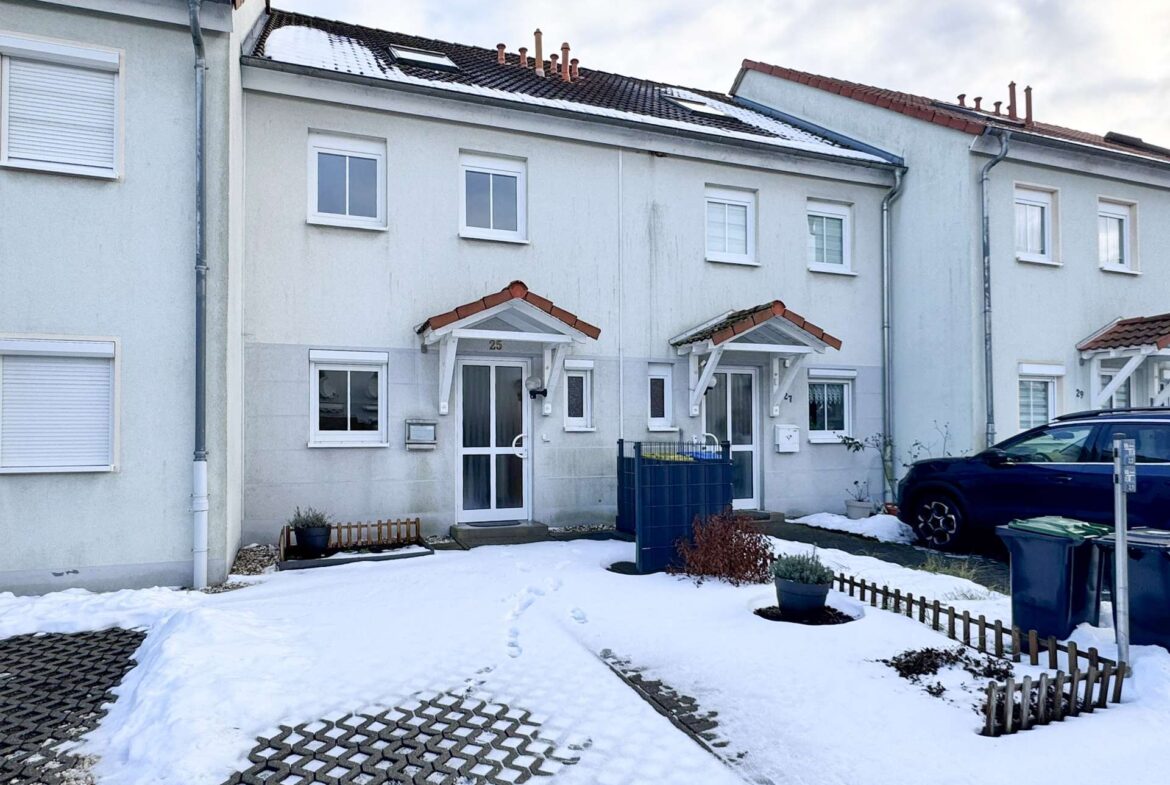 Hauseingang mit Stellplatz