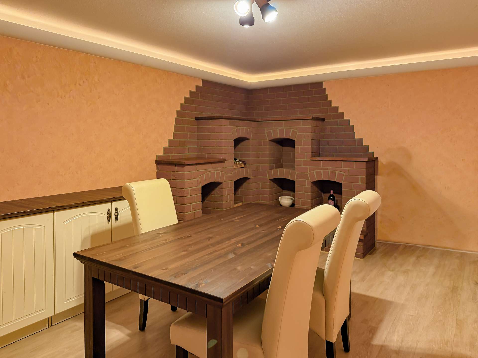 Weinzimmer oder Partyraum