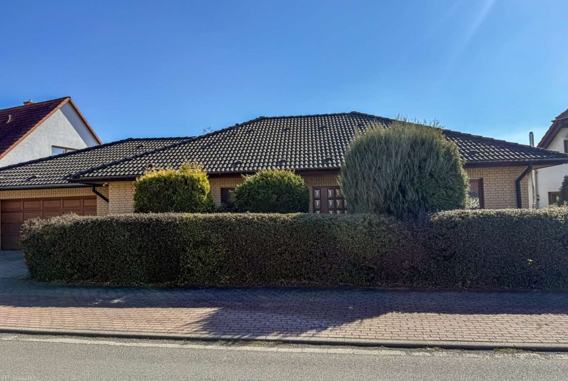 Straßenseitig sichtgeschützt 