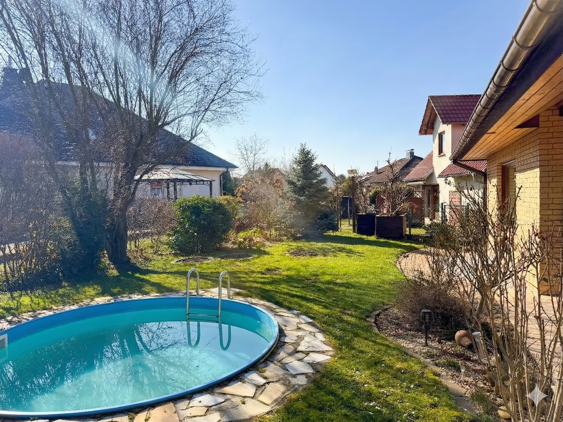 Schön angelegter Garten