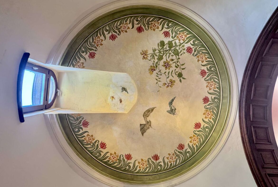 Prunkvolle Deckenmalerein