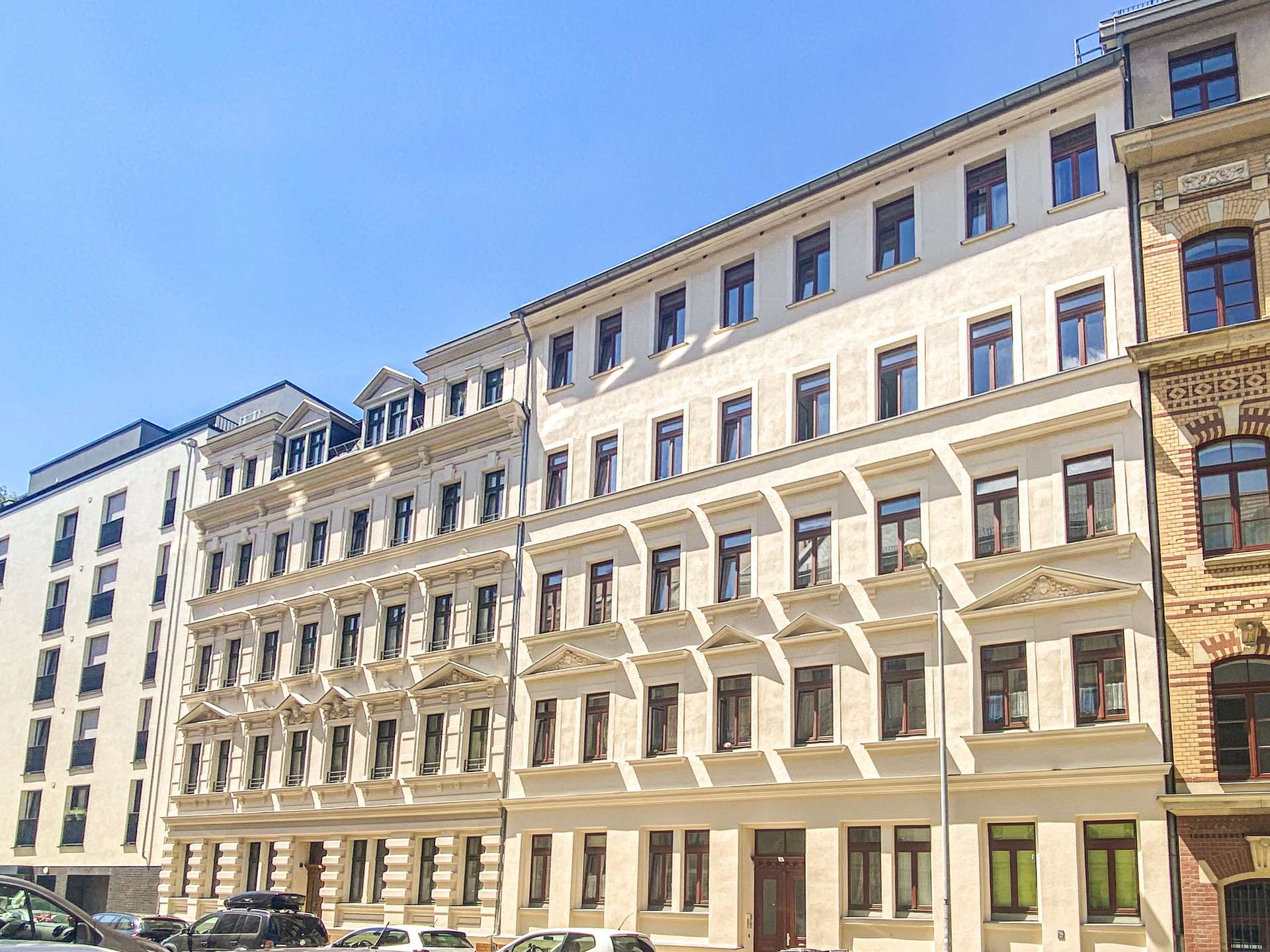 Blick auf Mehrfamilienhaus