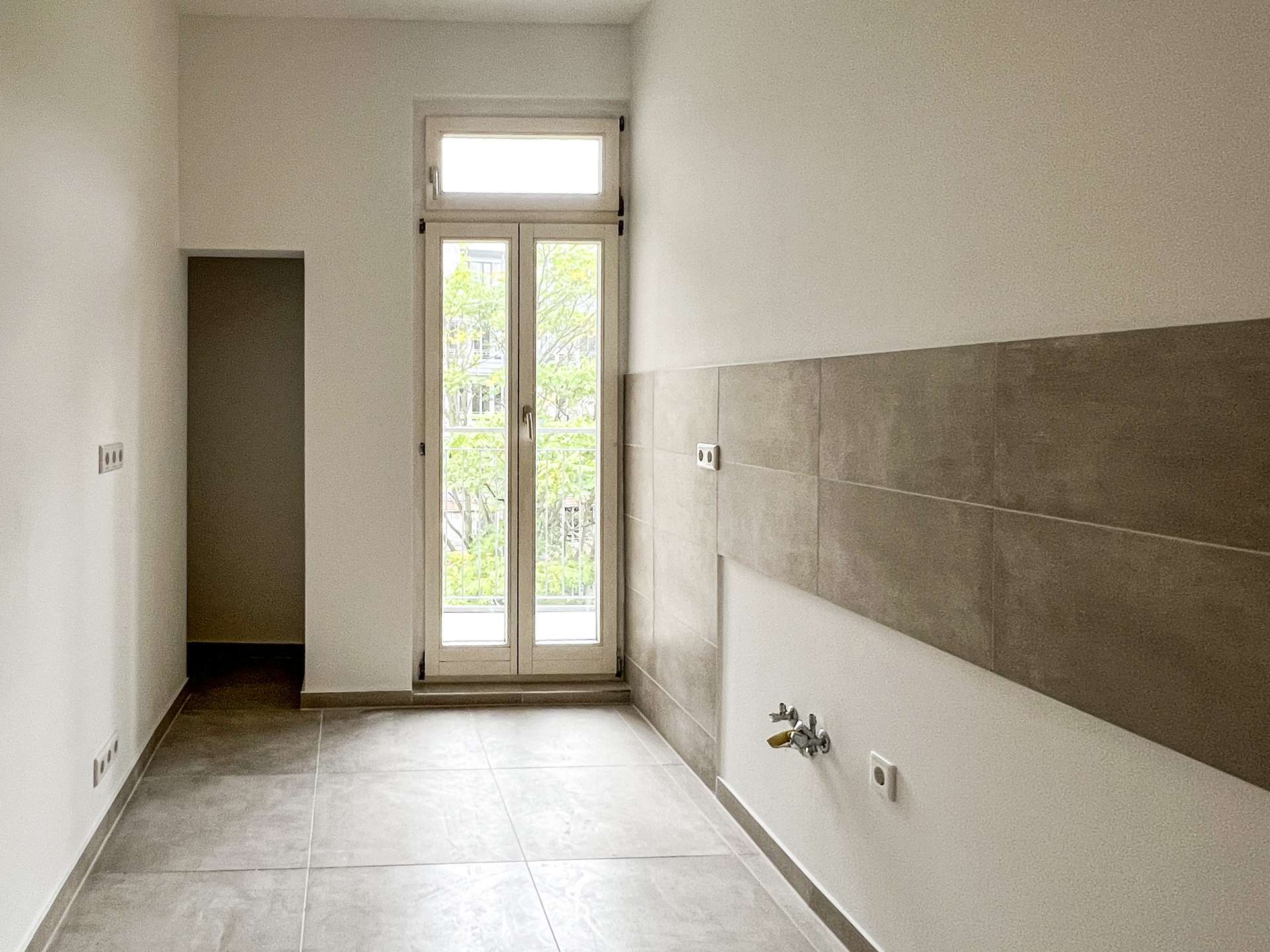 Neu geflieste Küche