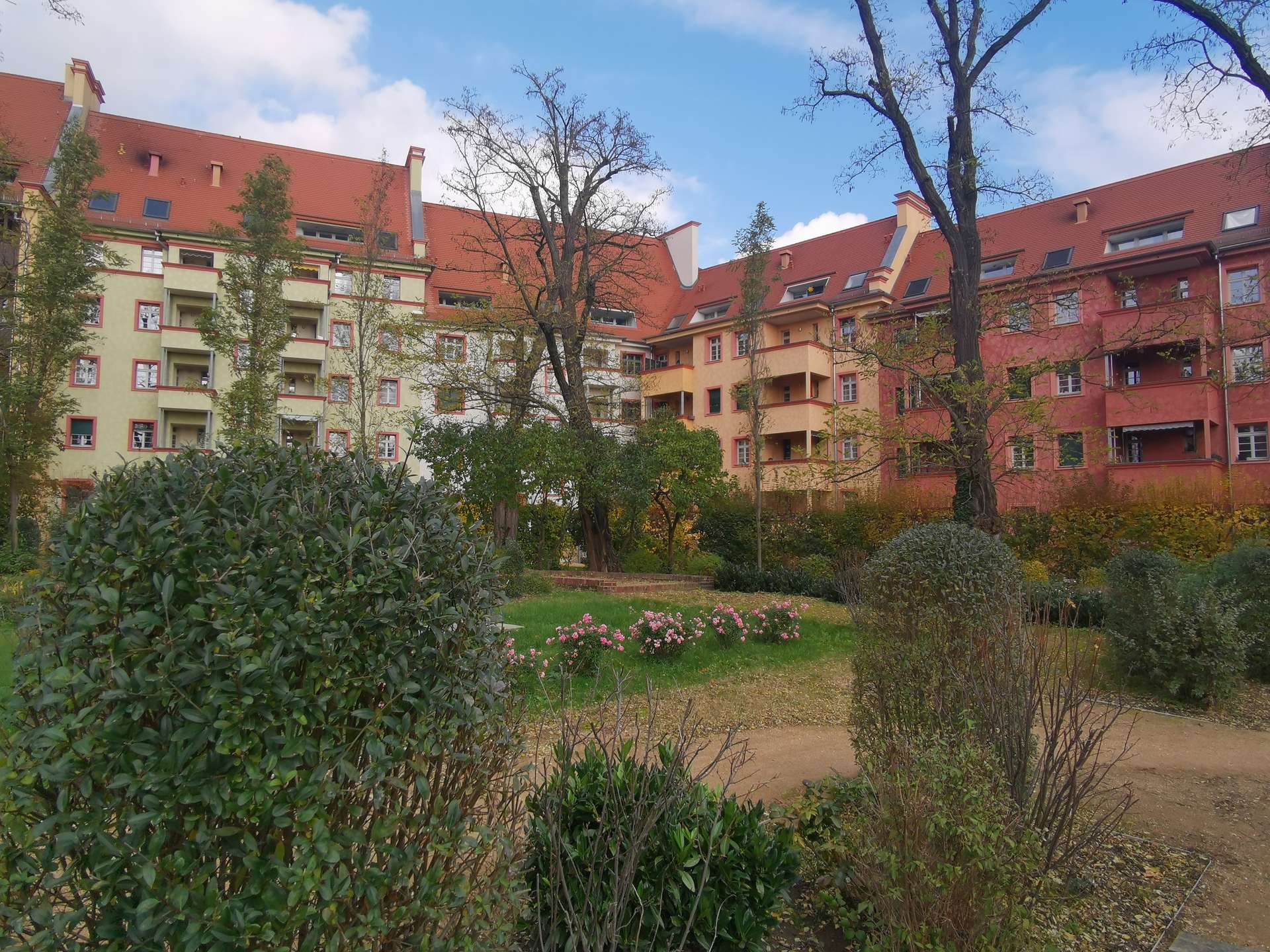 Parkähnlicher Hinterhof