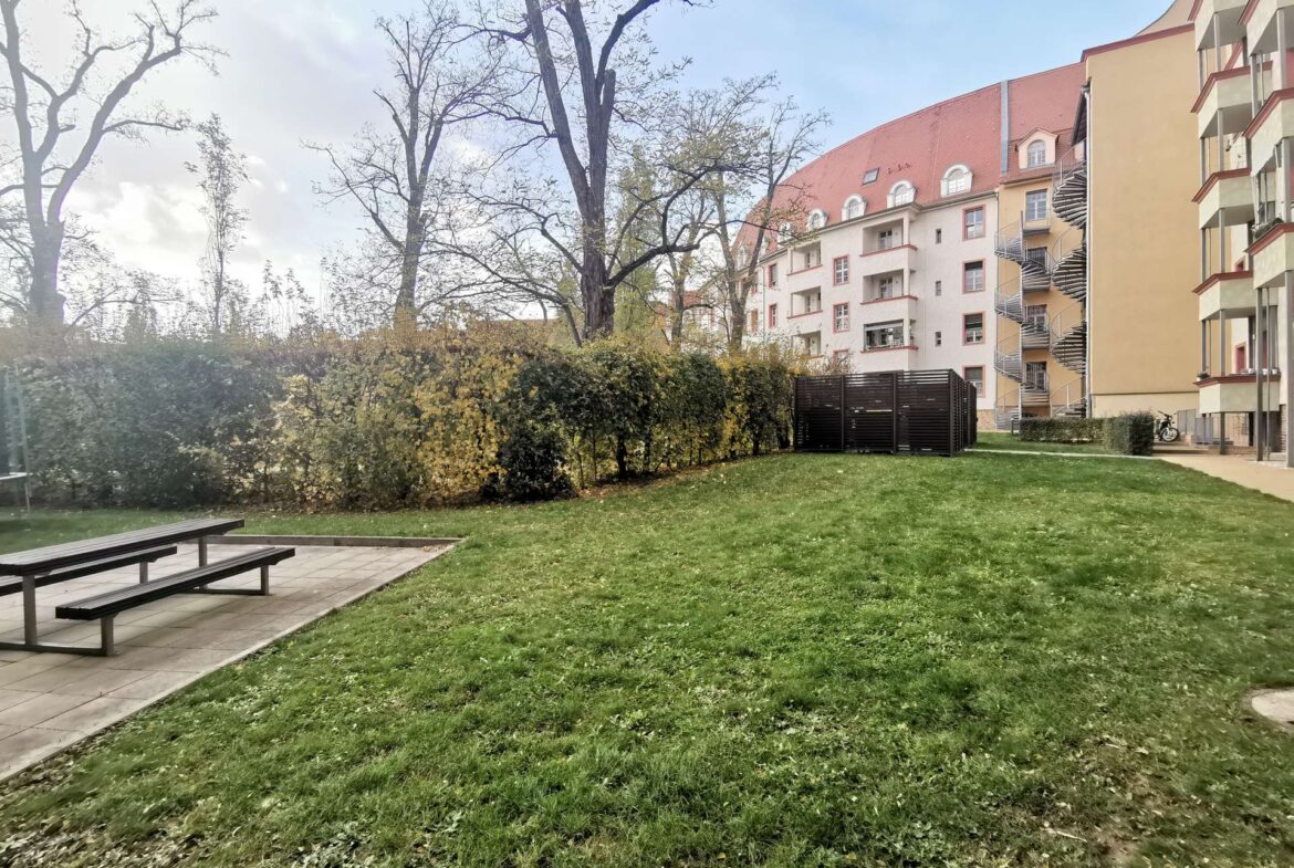 Parkähnlicher Hinterhof