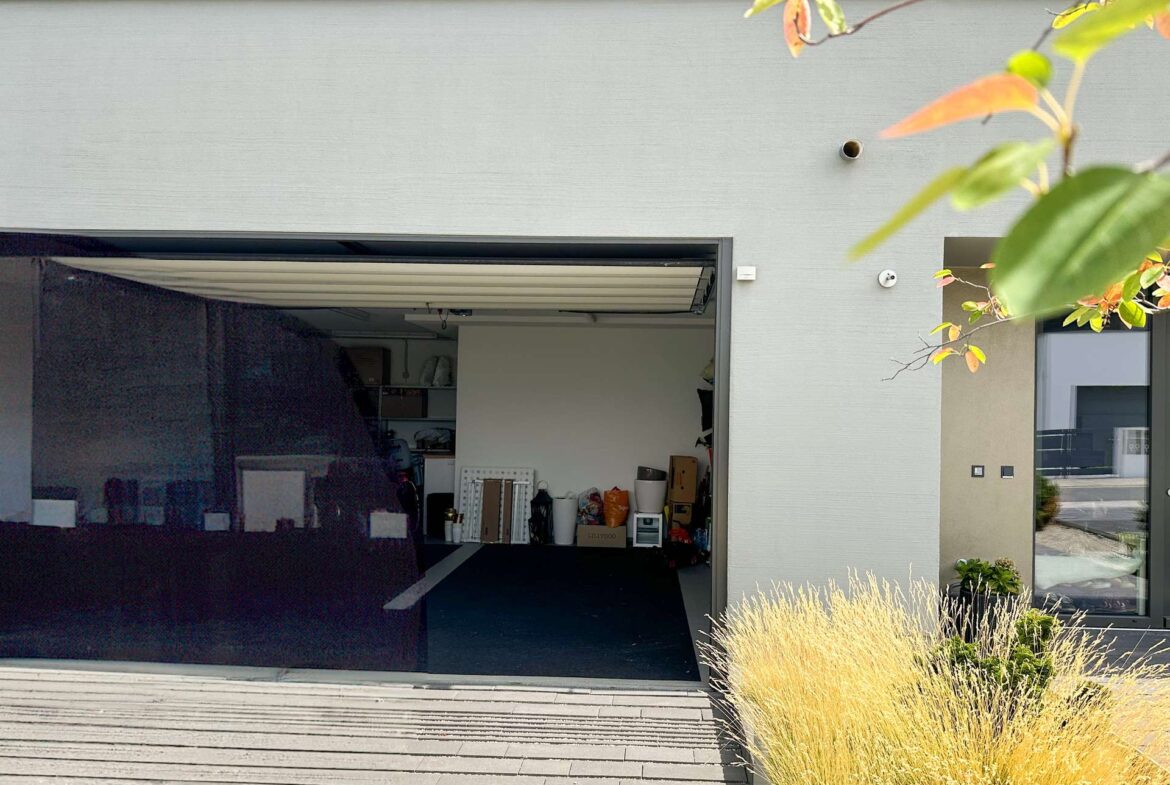 Massive Doppelgarage