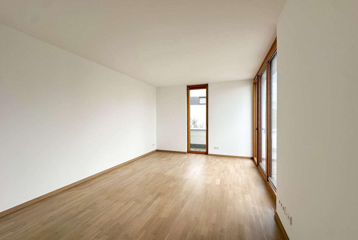 Geräumiges Arbeitszimmer