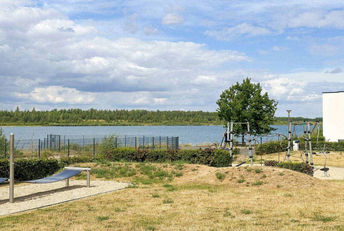 2 Minuten Gehweg zum See