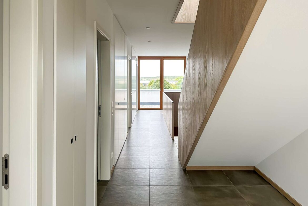 Flur mit Einbauschränken