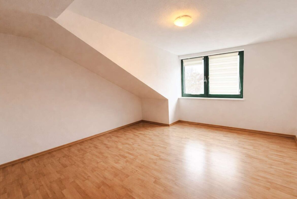 Wohnzimmer mit Tageslicht