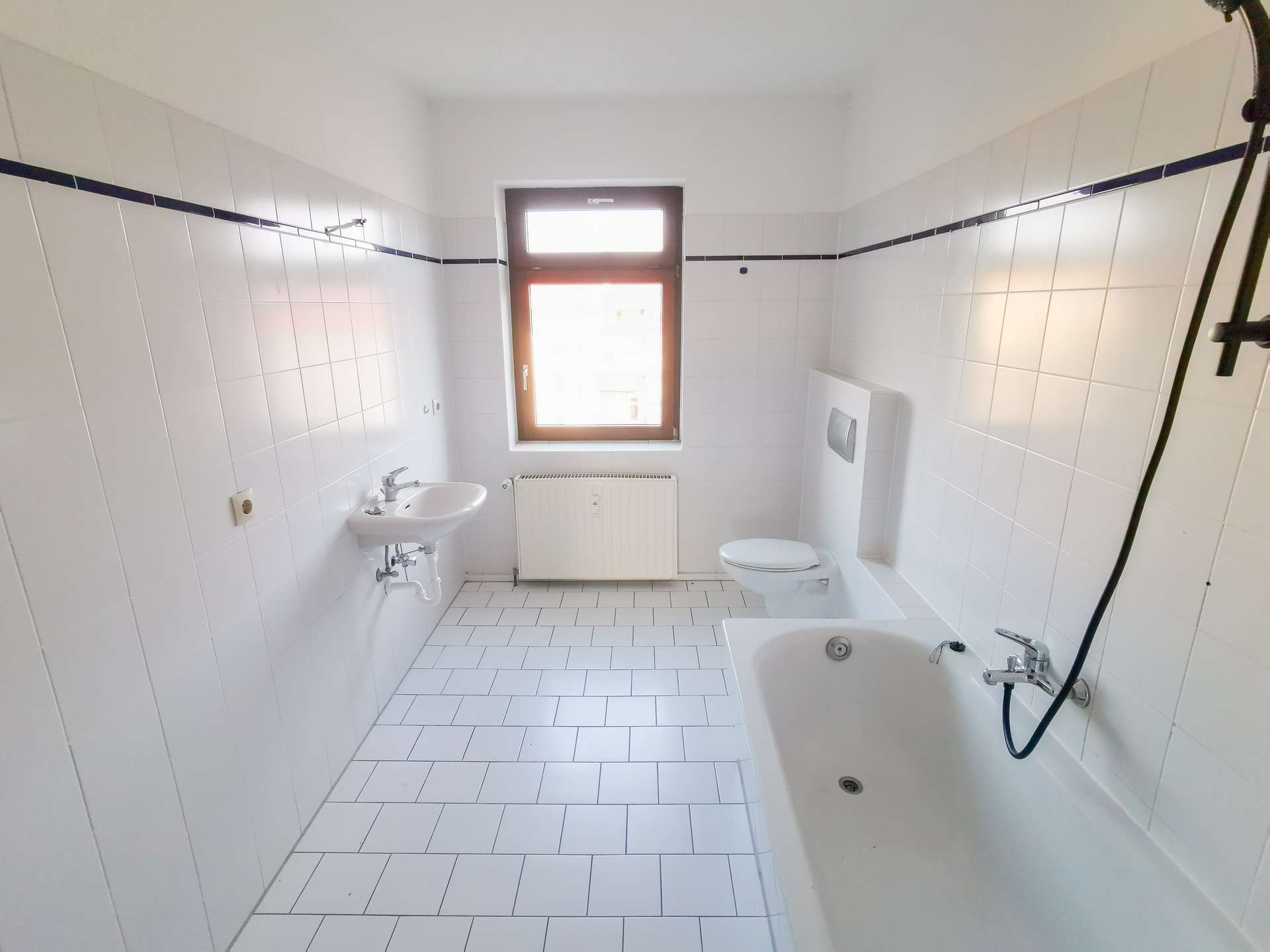 Tageslichtbad mit Badewanne