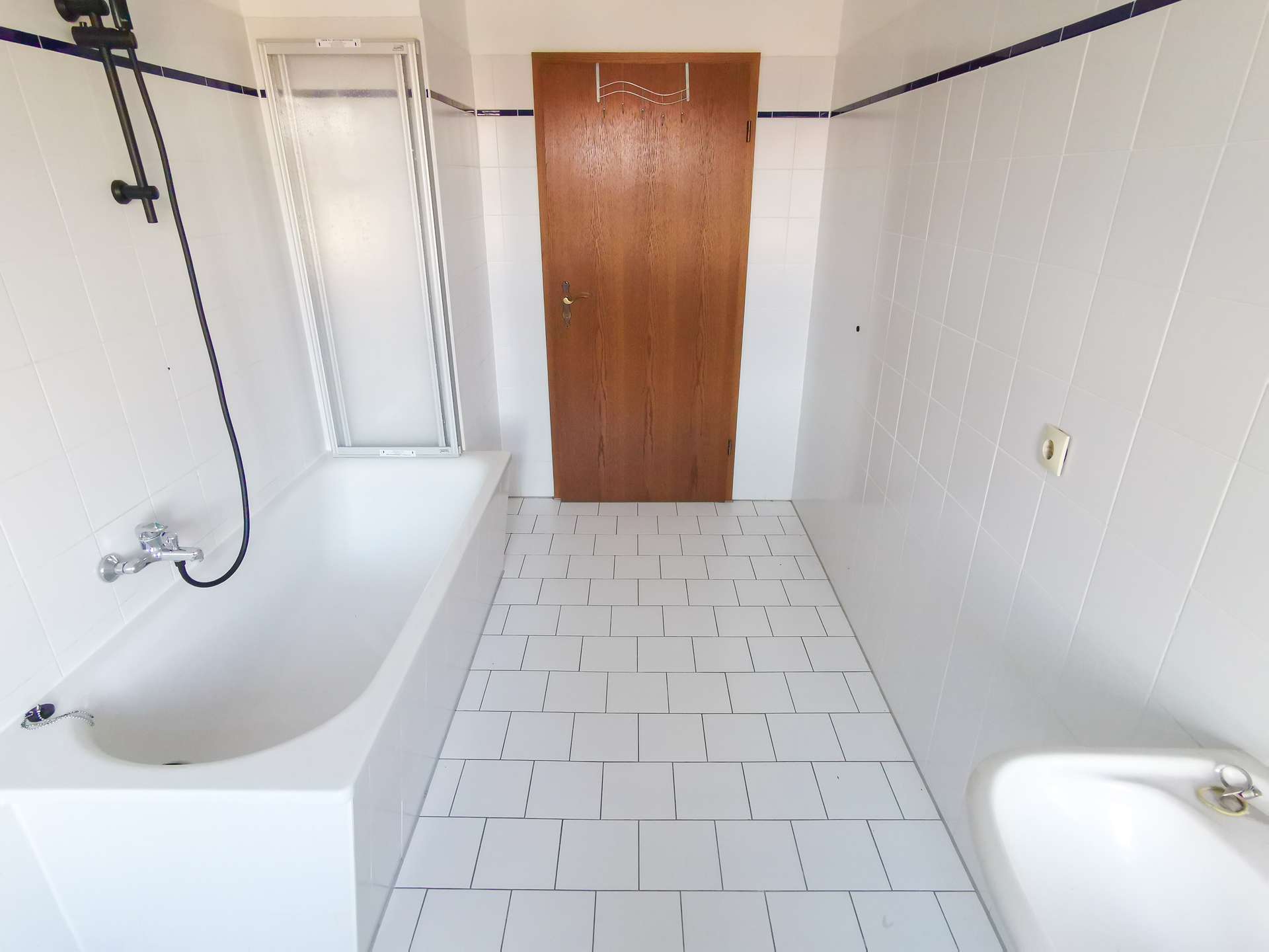 Tageslichtbad mit Badewanne