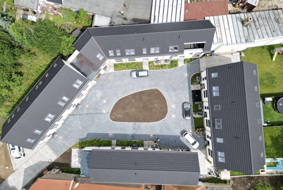 Geschlossene Neubau-Wohnanlage