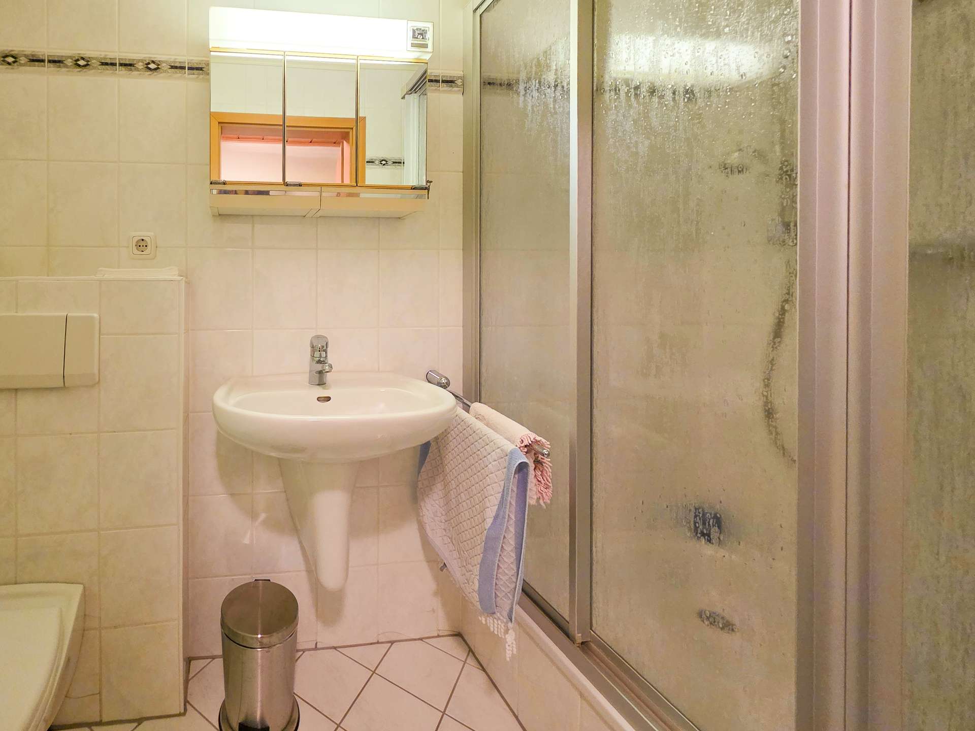 Badezimmer mit Dusche