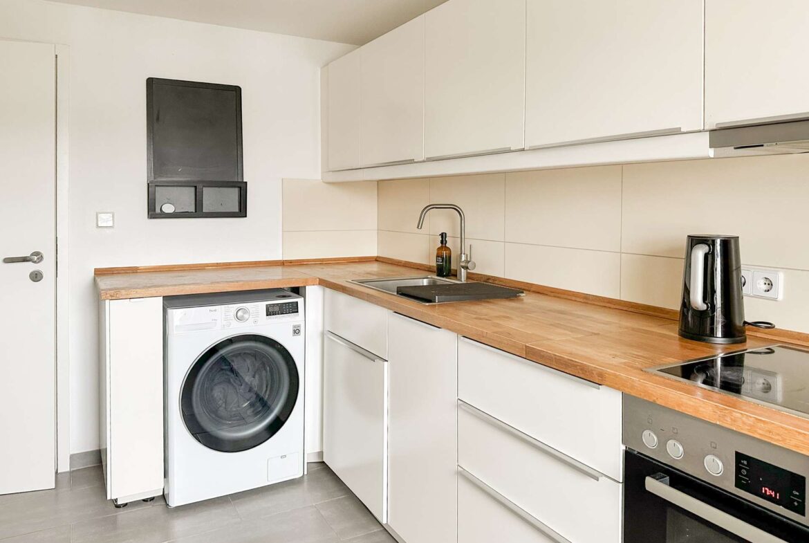 Küche mit Waschmaschinenanschluss