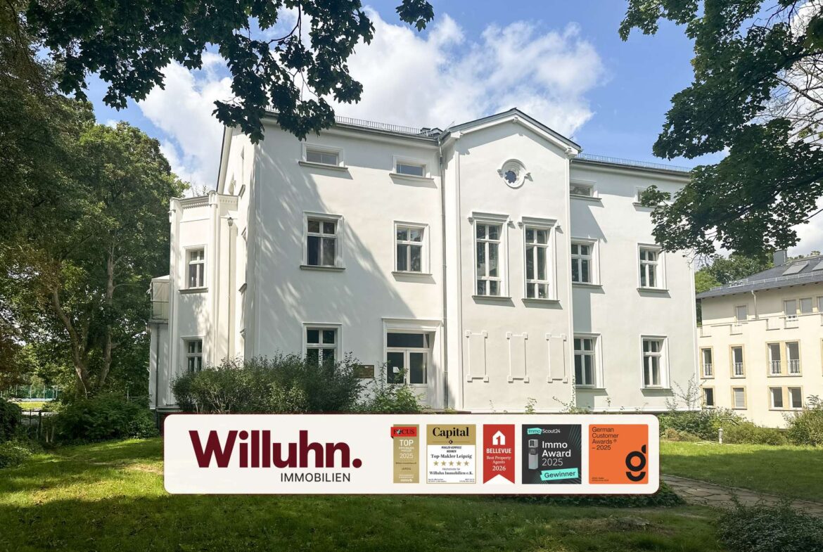 Frontansicht mit Vorgarten