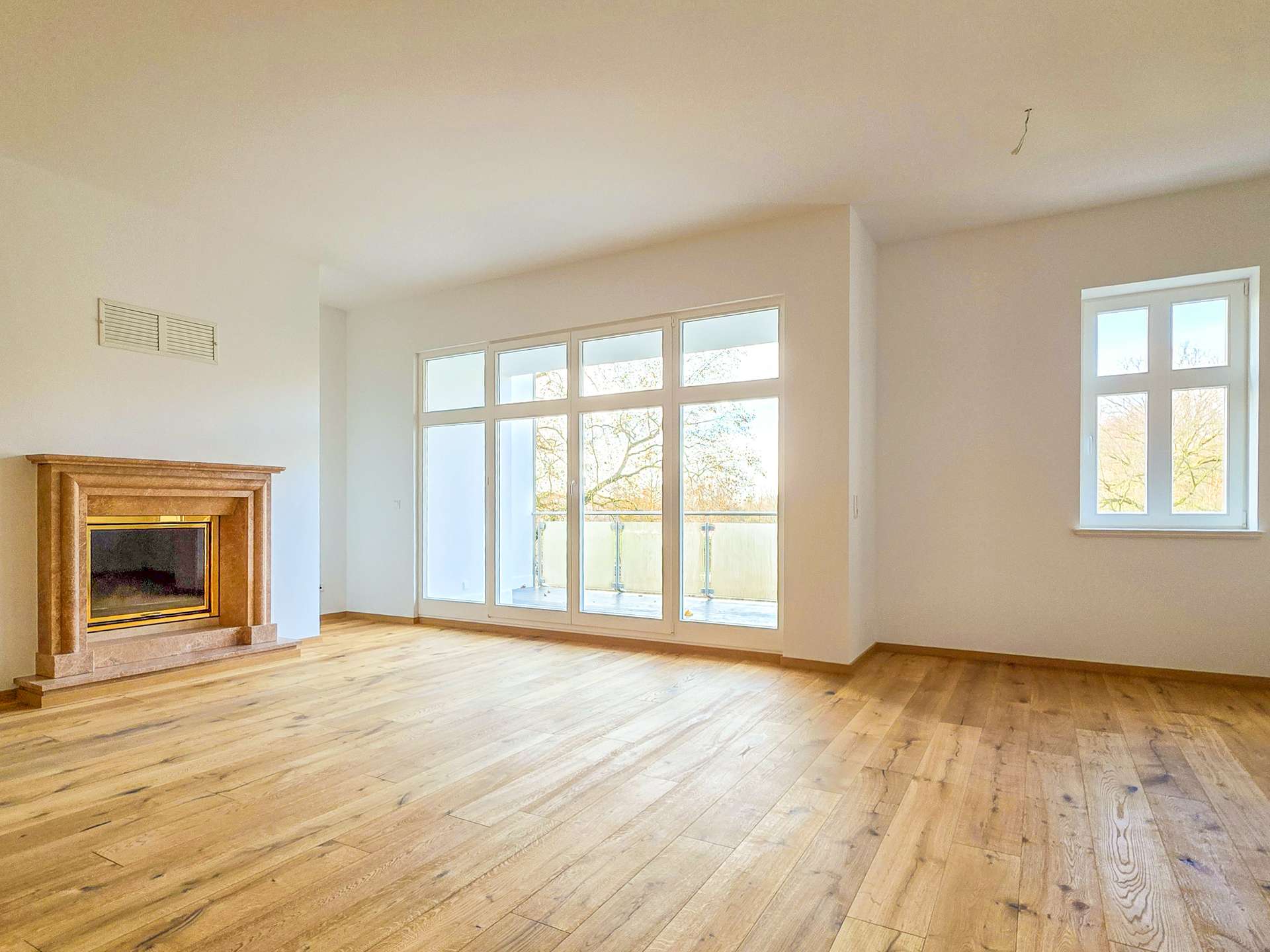 Toller Wohnraum mit Kamin