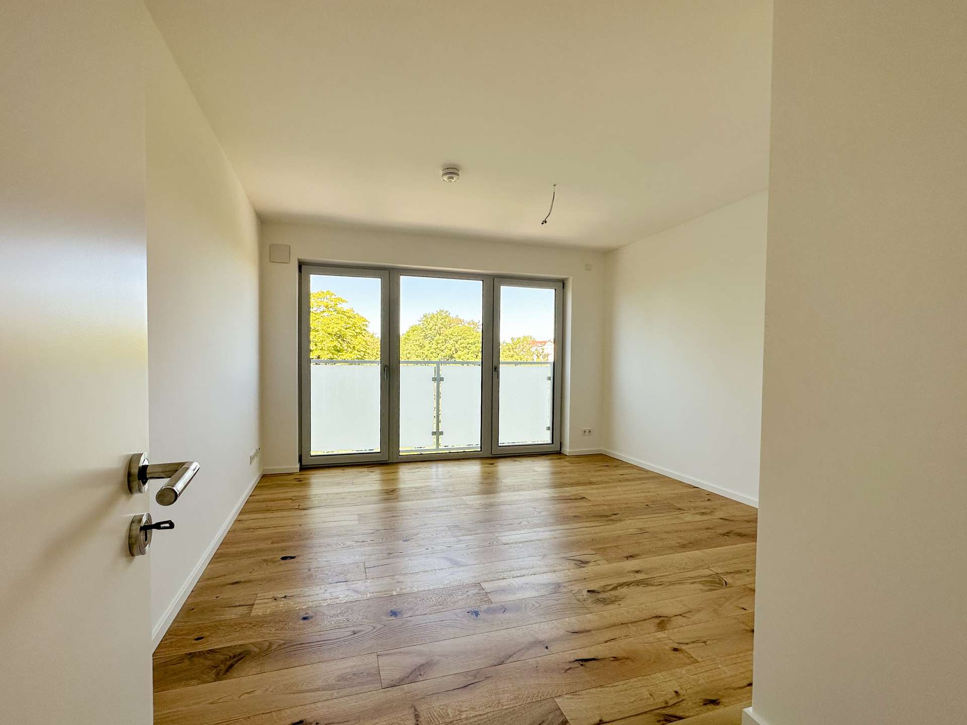 Geraumiges Schlafzimmer