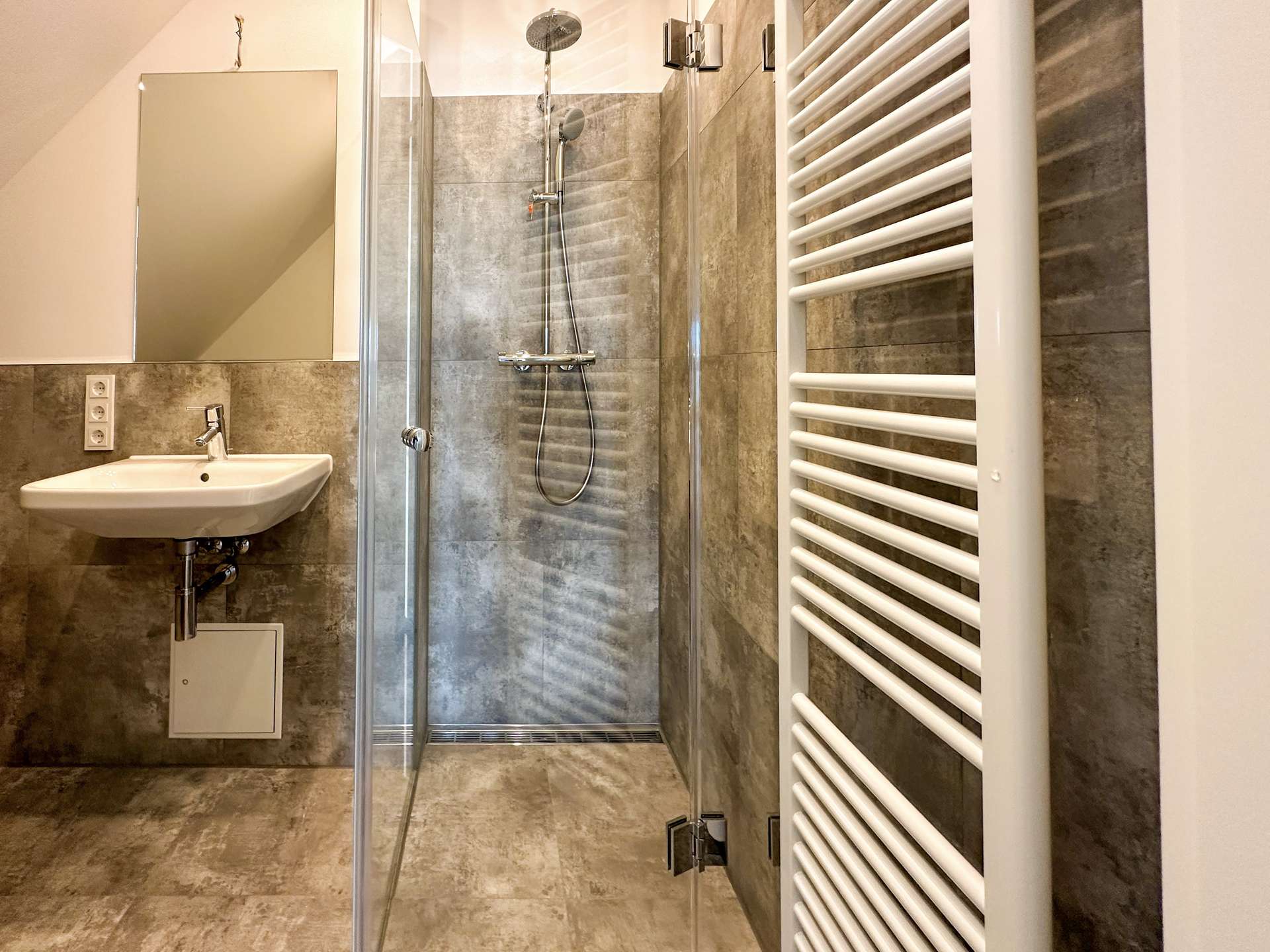 Badezimmer mit Dusche