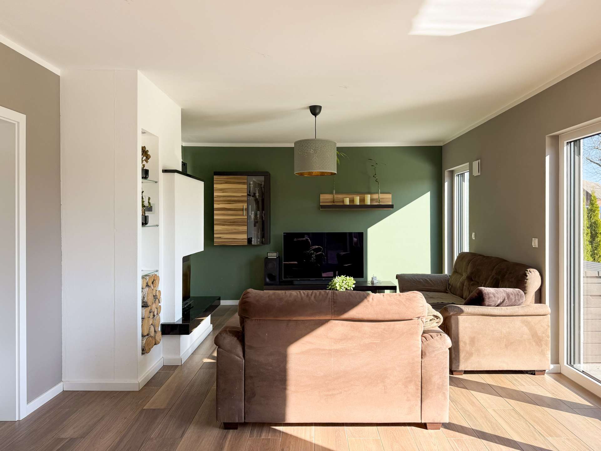 Couchlandschaft und Kamin