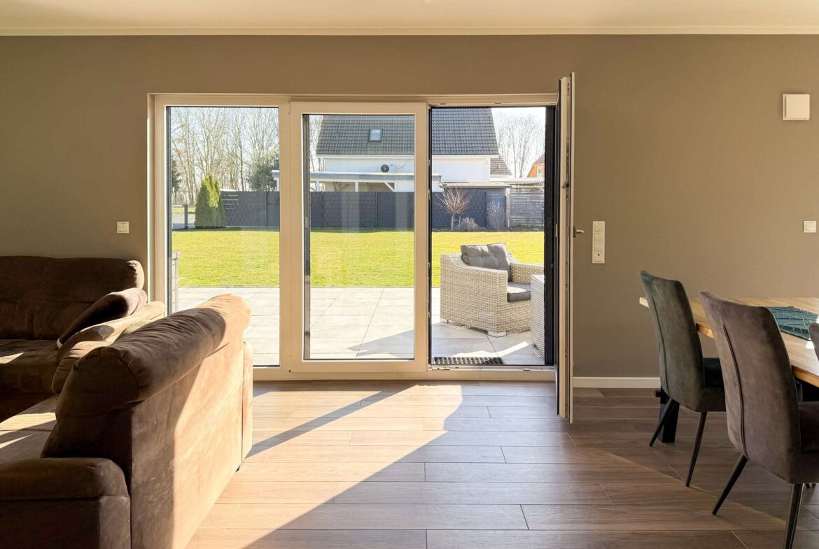 Zugang zu Terrasse und Garten