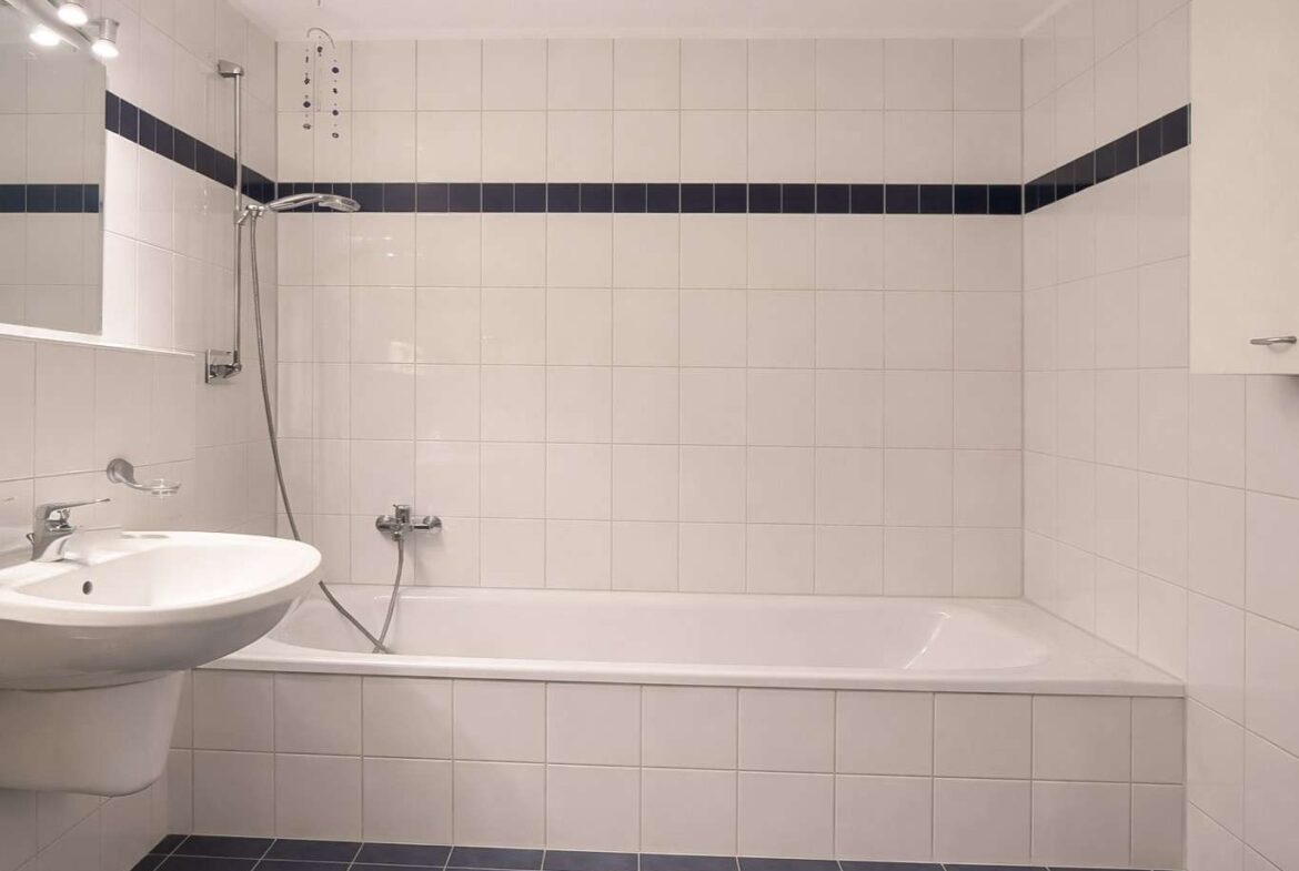 Badezimmer mit Badewanne