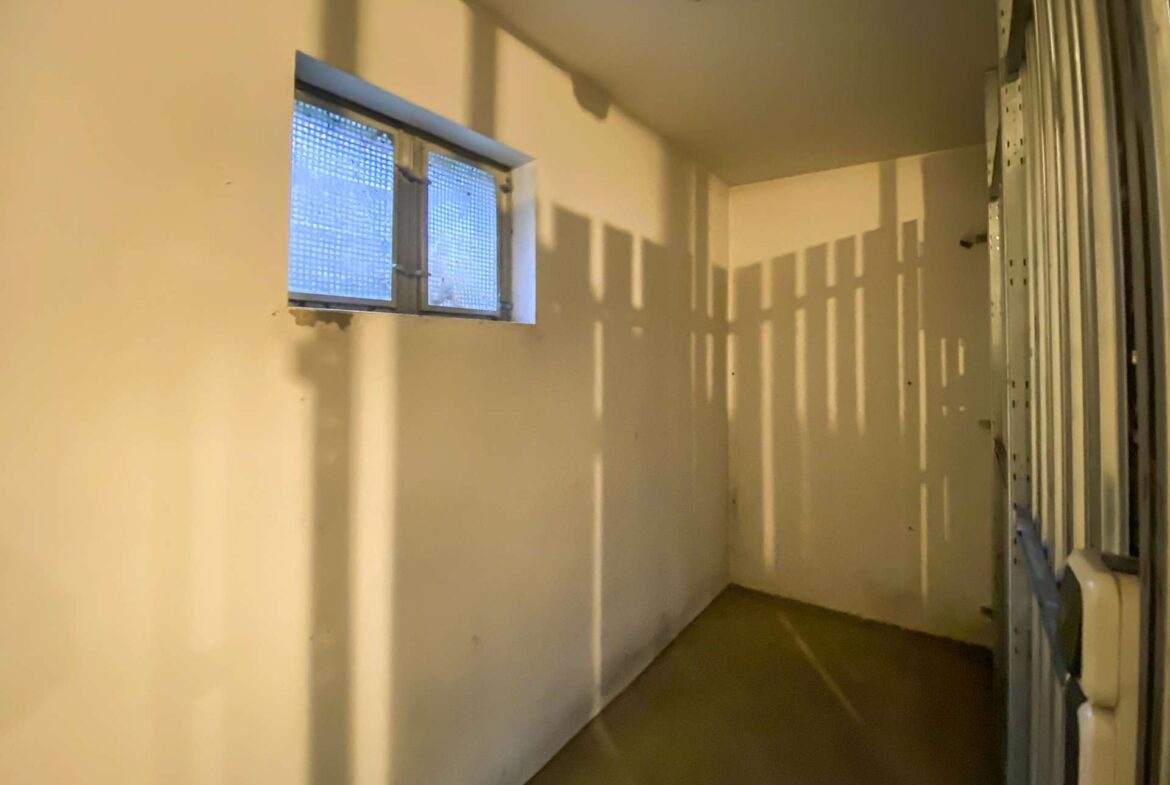 Zugehörige Kellerbox