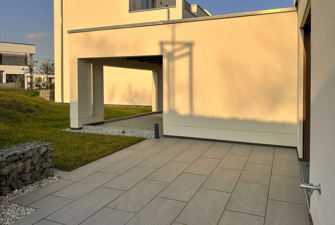 Terrasse mit Grünfläche