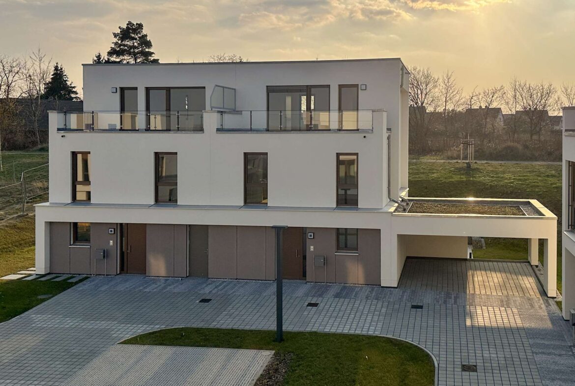 Doppelhaushälfte mit Carport